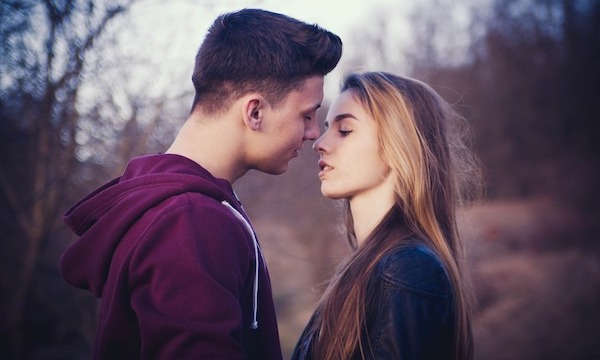 Der erste Kuss - wie dein erster Kuss erfolgreich wird - Abblocken